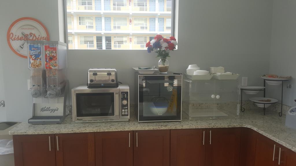 Howard Johnson By Wyndham Virginia Beach At The Beach Екстериор снимка